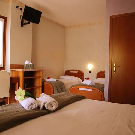 Отель Andreis 2*