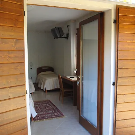 Отель Andreis 2*