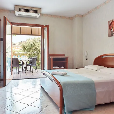 Отель Andreis 2*